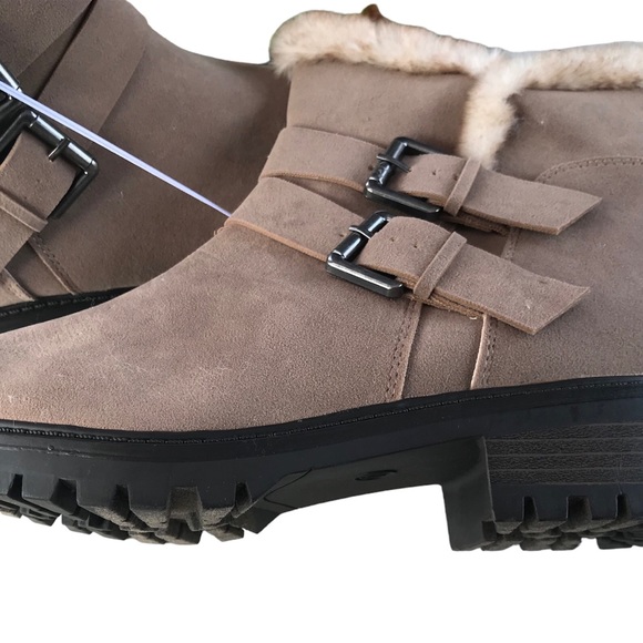 Boots - Picture 7 of 7